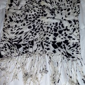 Scarf/shawl nwt
